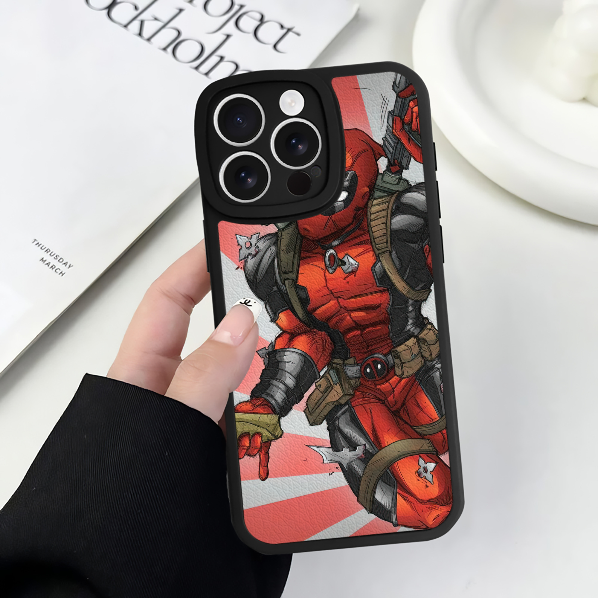 （画像用） Deadpool デッドプール 【iPhone 16シリーズ対応】シリコンスマホケース（レザー調） 材質：シリコン